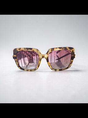 Diff Eyewear Tortoise Square Sunglasses with Pink Lenses